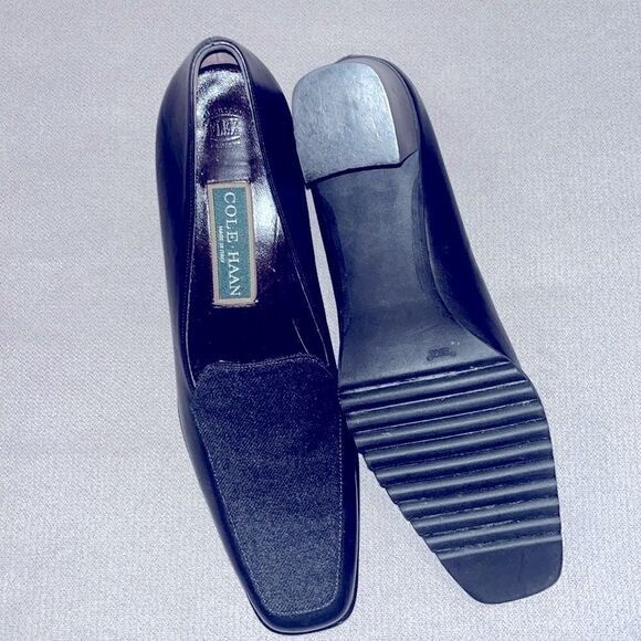 Cole Haan leather 2.5” heel. - Picture 3 of 3